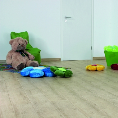 Ekologiškos Wellness Contour floor (natūralių grindlenčių dizainas) laminuotos grindys